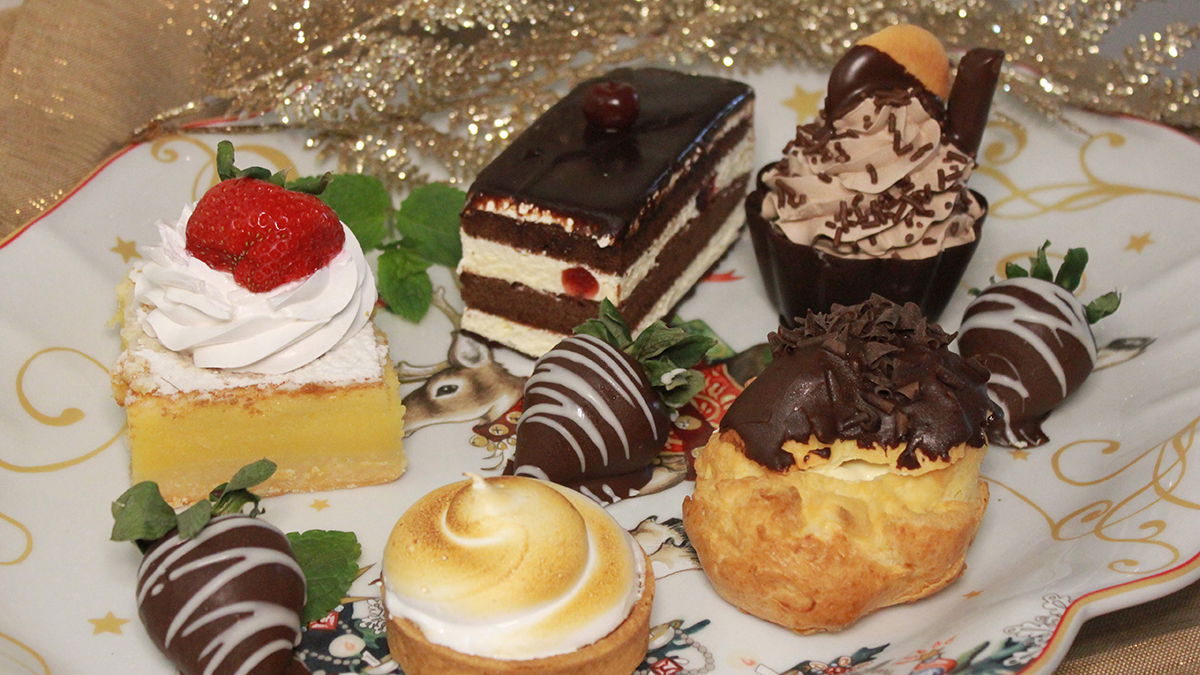 HOLIDAY SWEET & TREATS FROM THE BAKERY